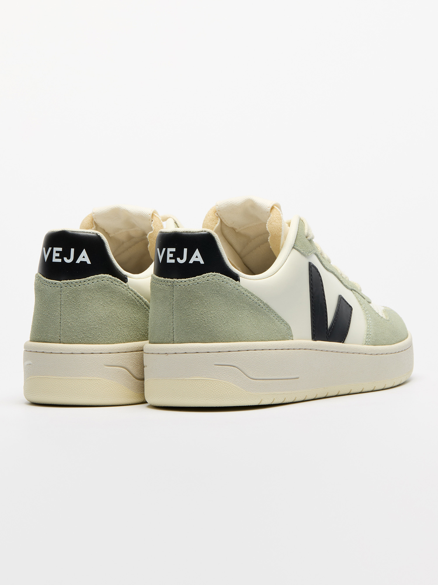 VEJA V-10 Prime Leather Pure Black Clay 41