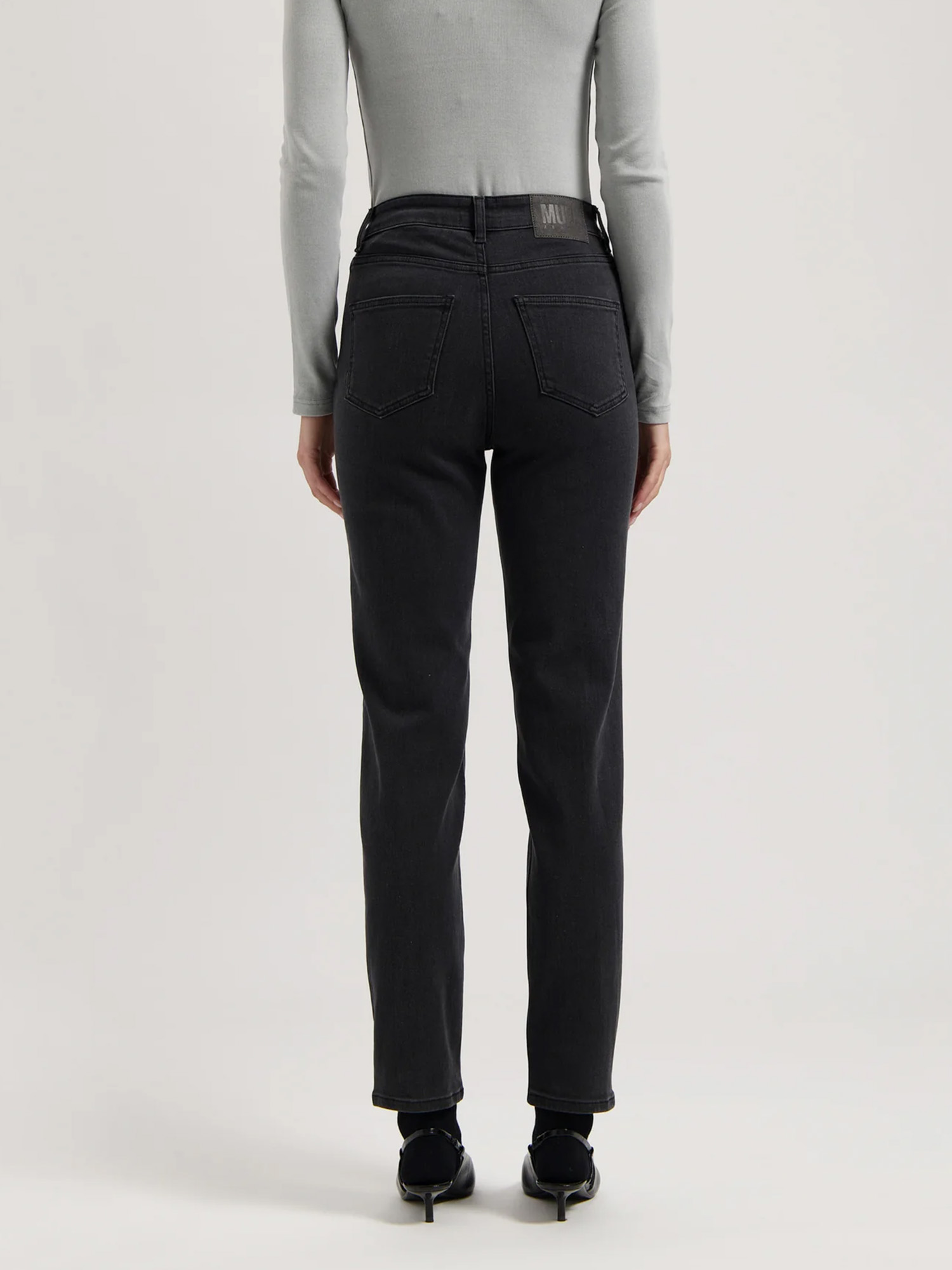 MUD Jeans Mams High Tapered Black Stone 27/32