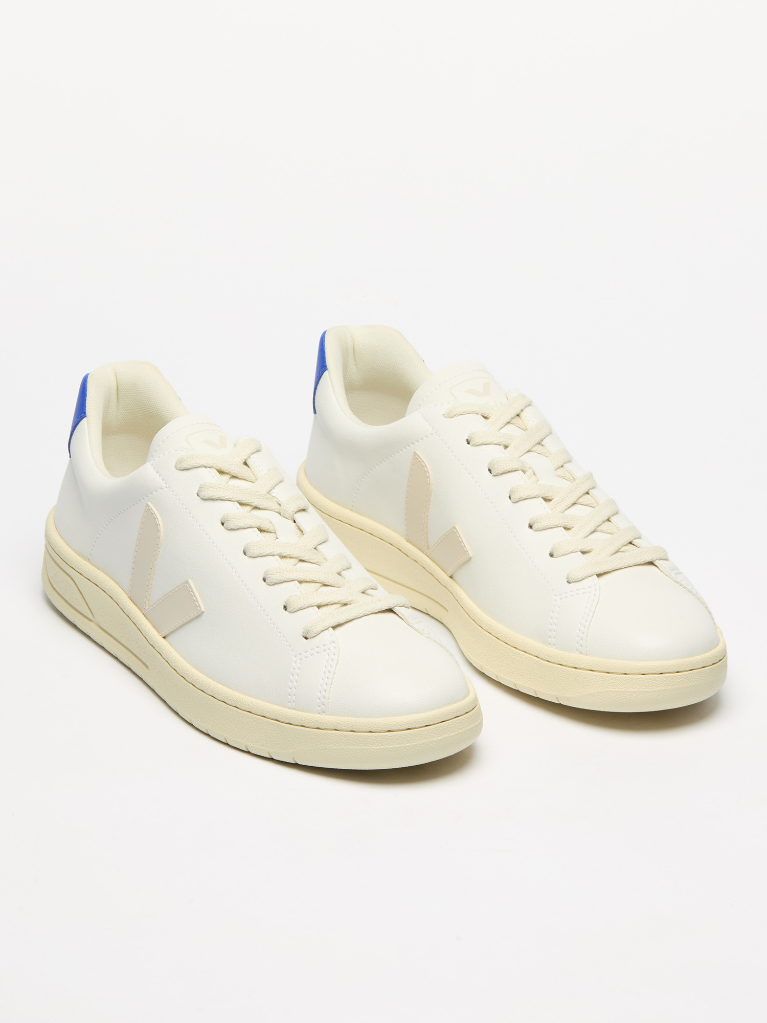 VEJA URCA CWL White Pierre Paros 38