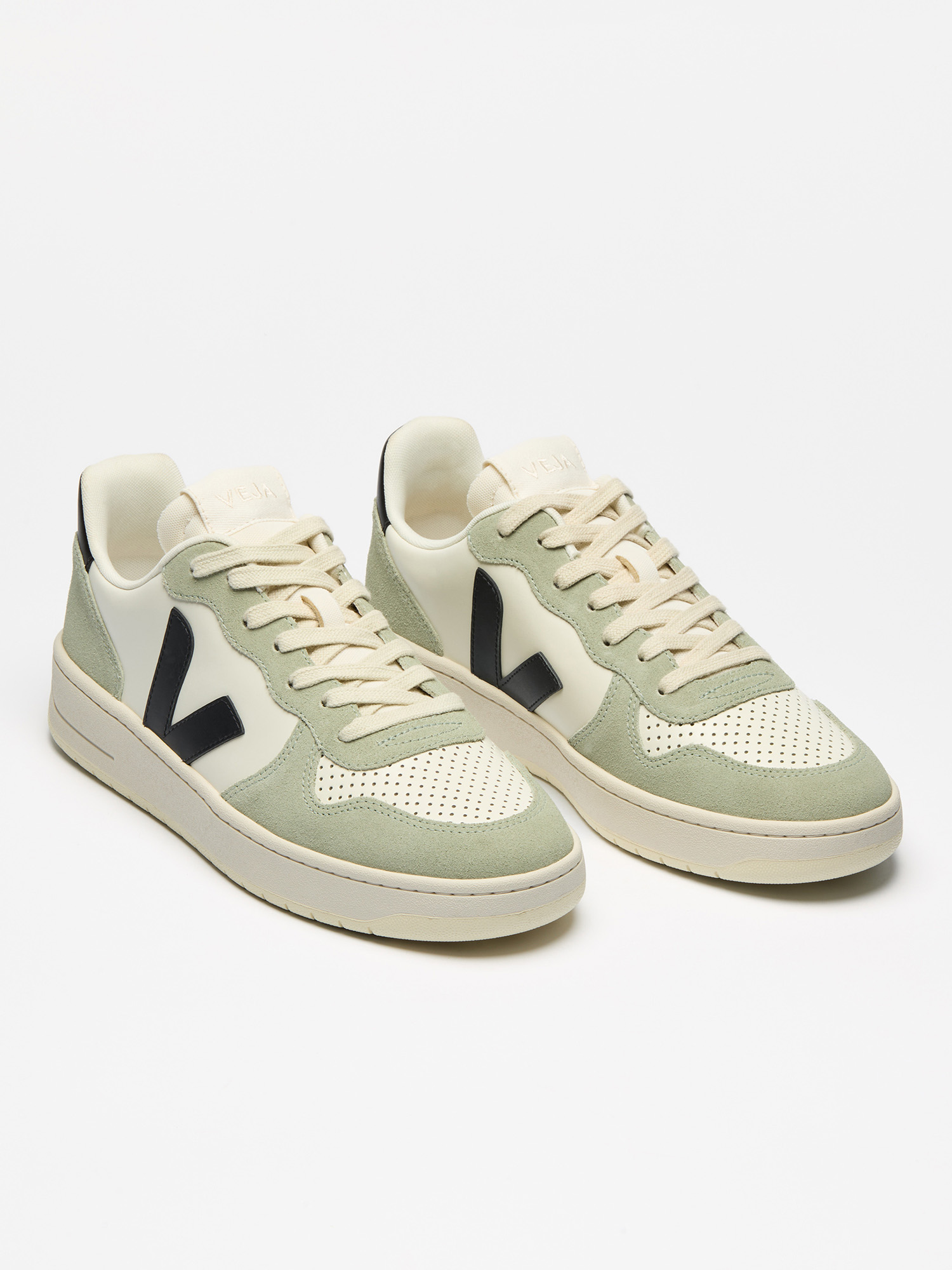VEJA V-10 Prime Leather Pure Black Clay 41