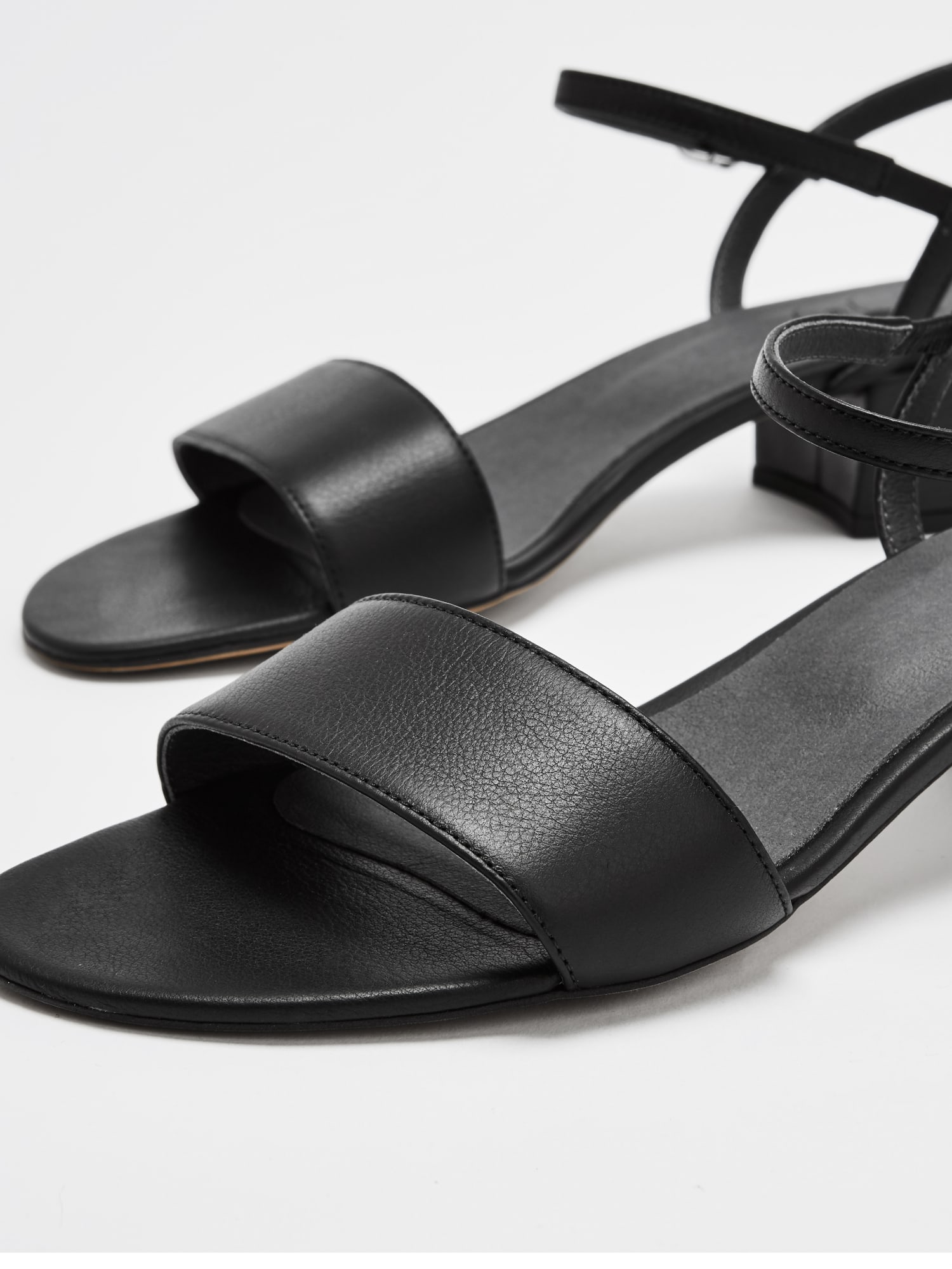 NINE TO FIVE Strappy Sandal #sul Black 41