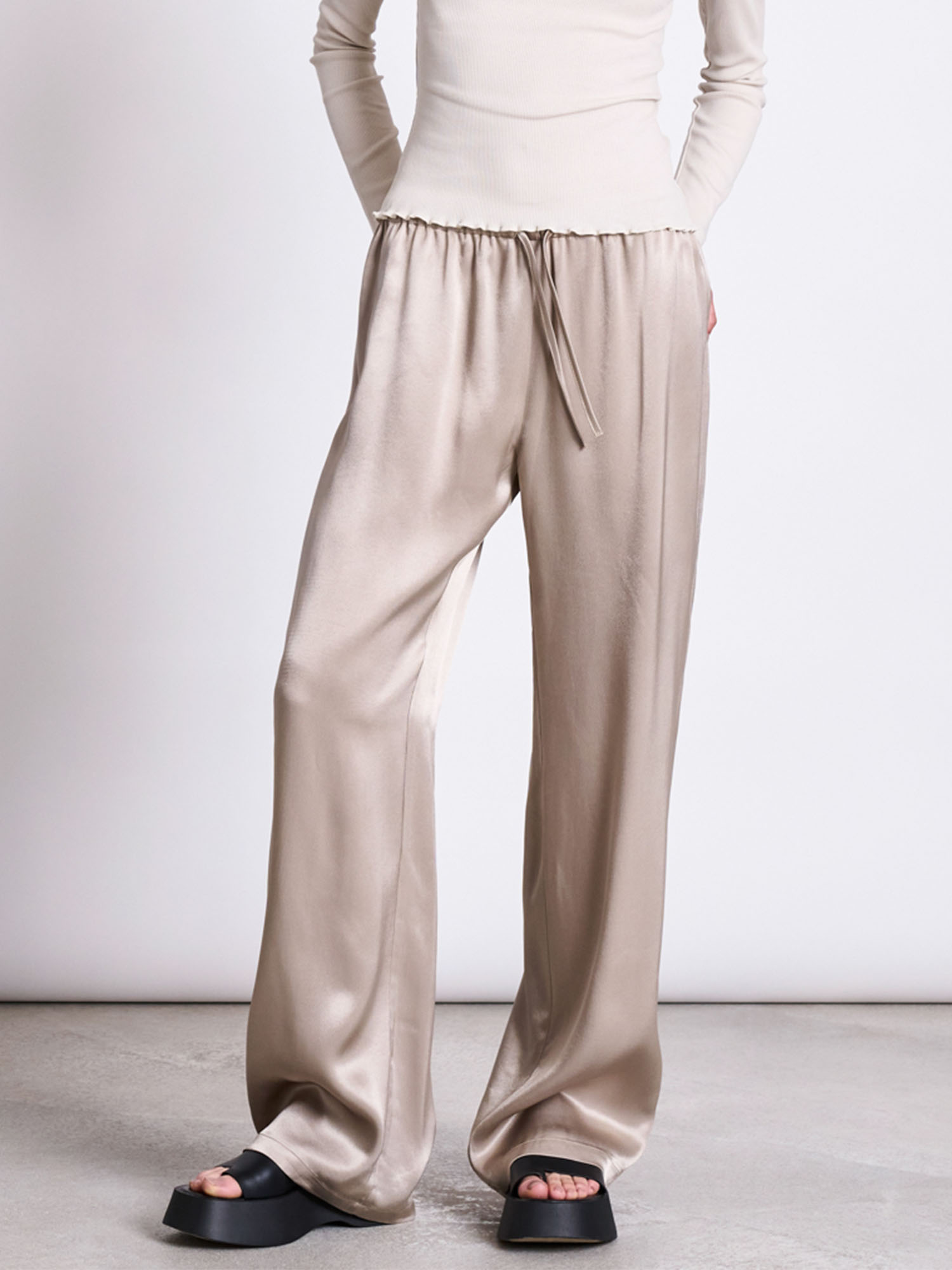 JAN 'N JUNE Loose Silky Pants Fris Silver Grey M