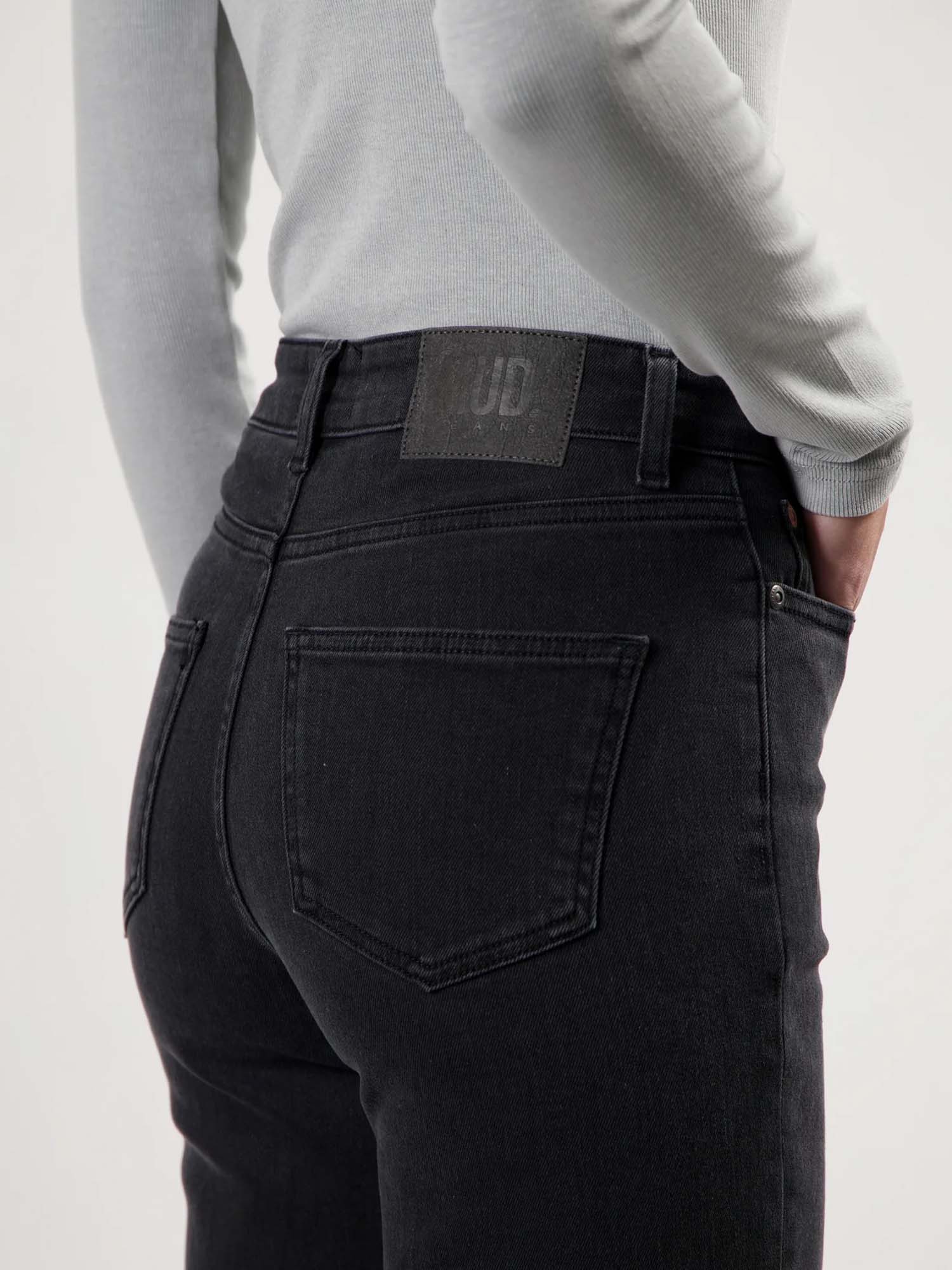 MUD Jeans Mams High Tapered Black Stone 31/32