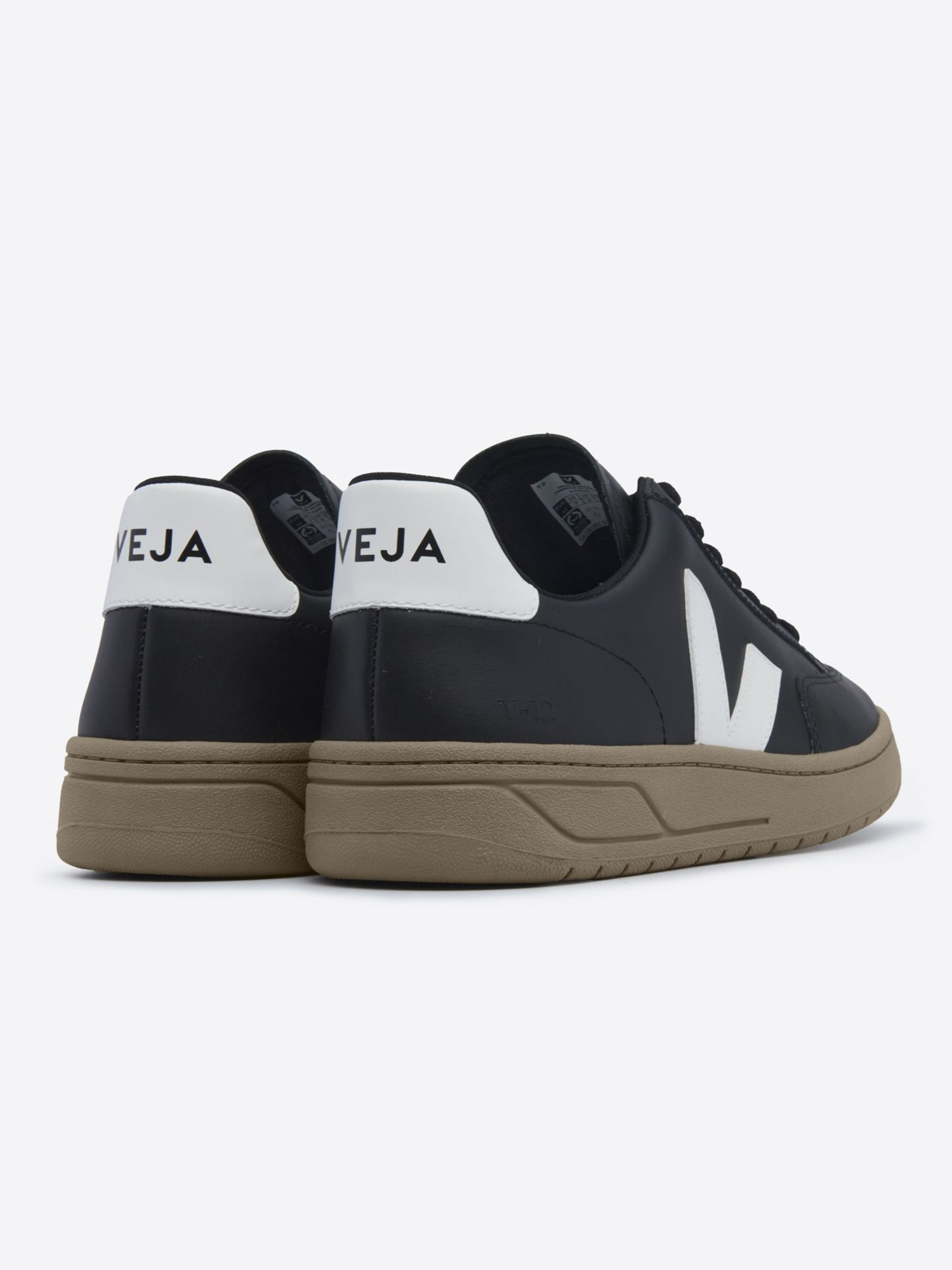 VEJA V-12 Black White Dune 46