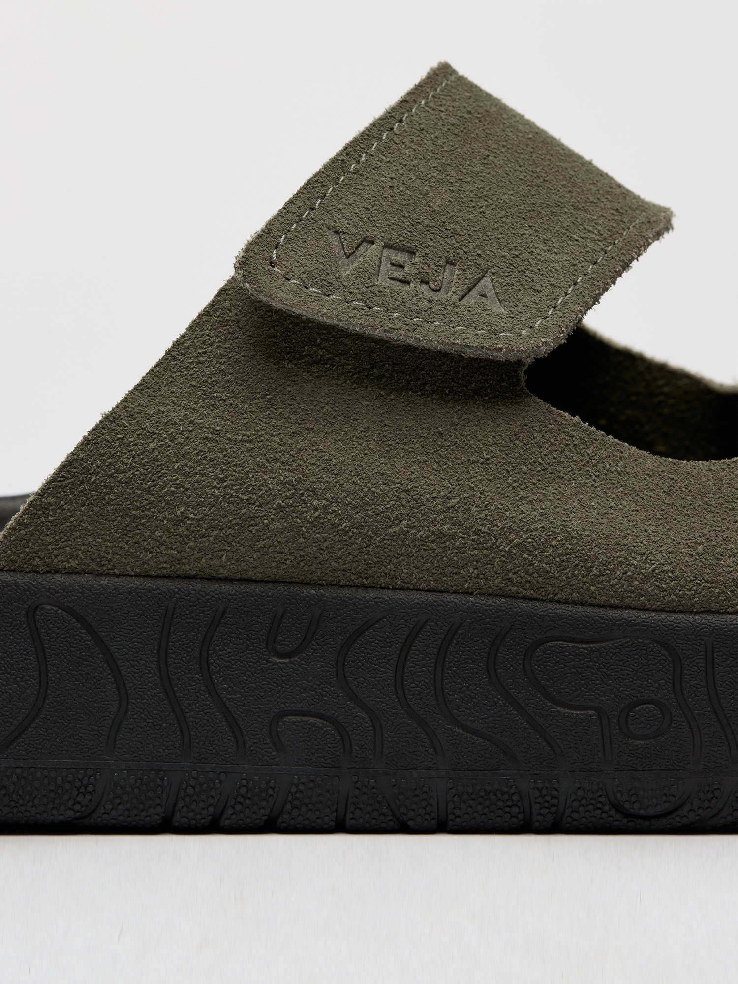 VEJA ETNA Suede Soft Men Kaki Kaki Black 44