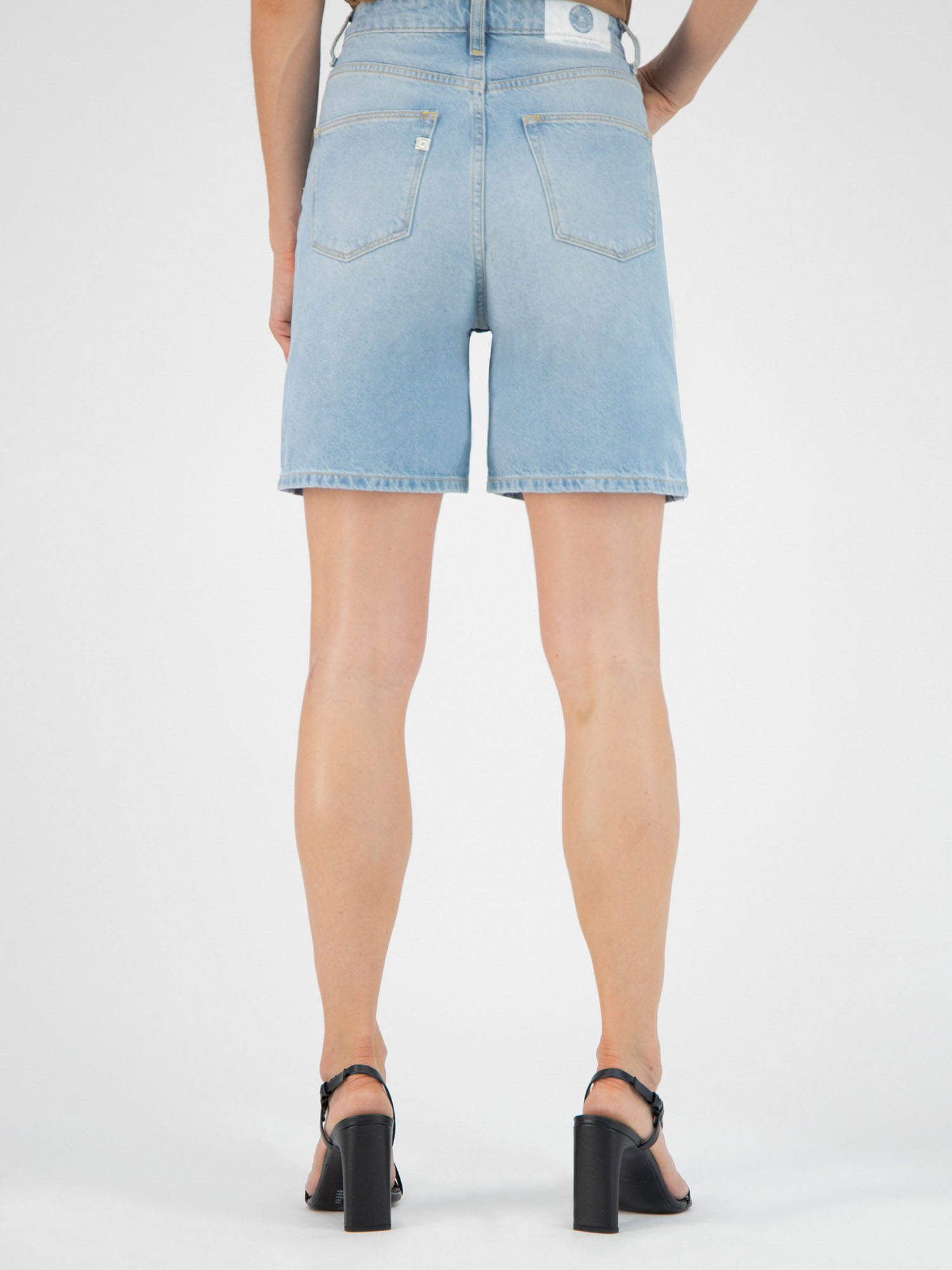 MUD JEANS Beverly Short Sun stone L