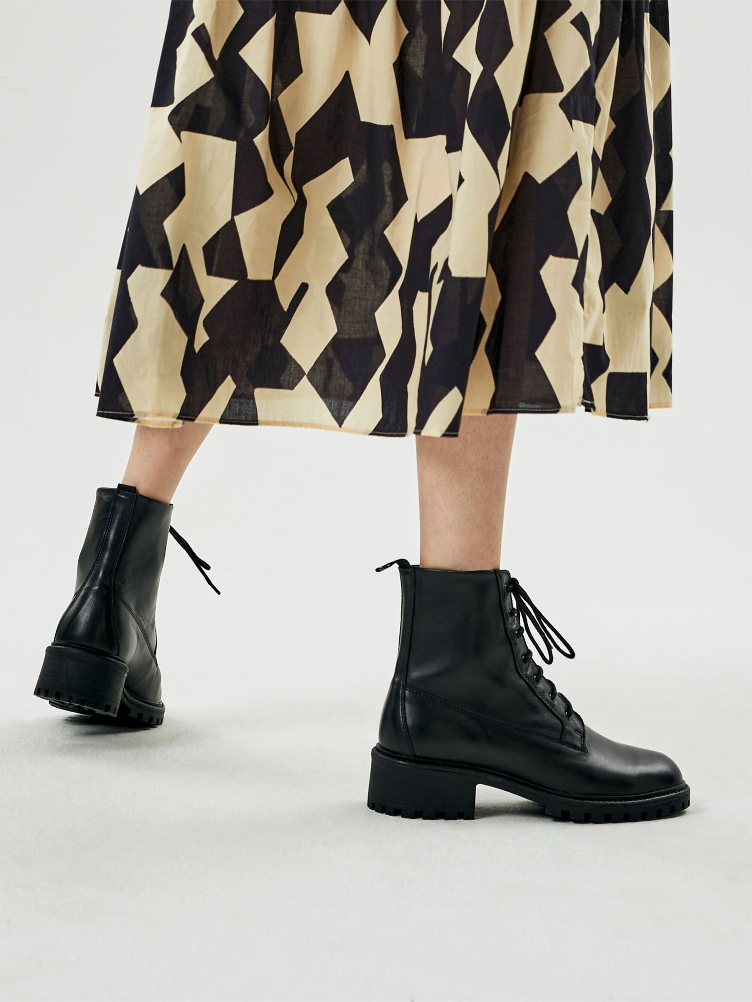NINE TO FIVE Chunky Boot #mira black micro 41